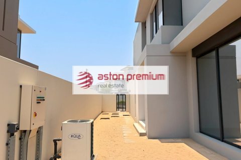 5 bedrooms Villa in Jebel Ali, UAE No. 198942 10