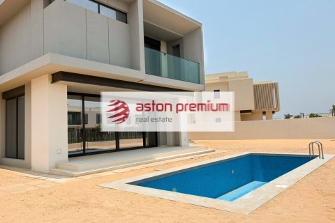 5 bedrooms Villa in Jebel Ali, UAE No. 198942