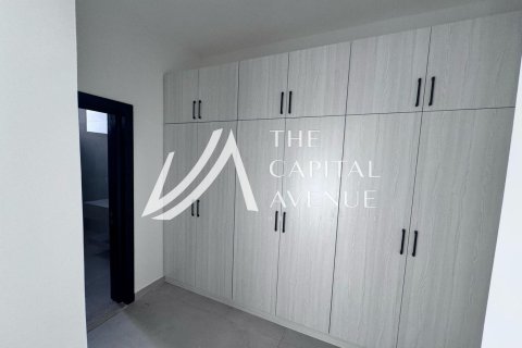 Вилла с 5 спальнями в Халифа-Сити, ОАЭ №86452 16
