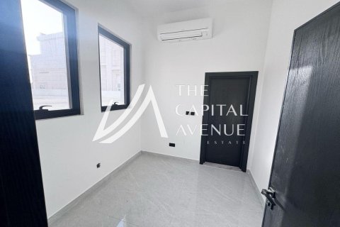 Вилла с 5 спальнями в Халифа-Сити, ОАЭ №86452 20