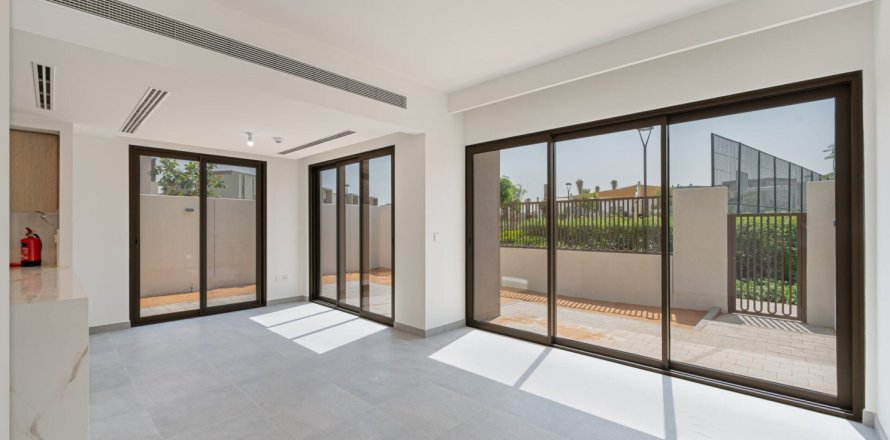 Вилла с 4 спальнями в Villanova, ОАЭ №145940