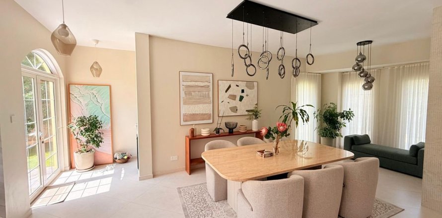 5 bedrooms Villa  No. 112060