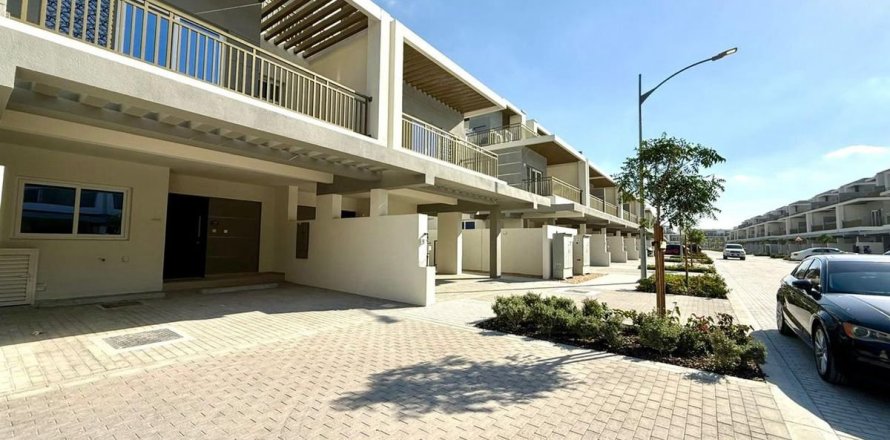 3 bedrooms Townhouse in Dubai, UAE No. 167798