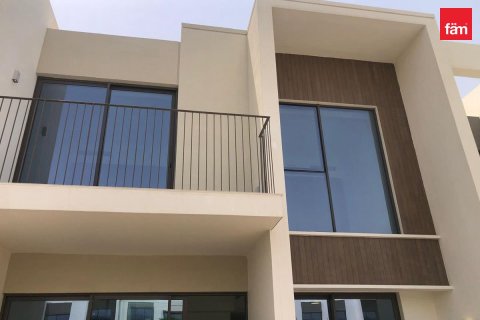 3 bedrooms Villa in Dubai, UAE No. 167804