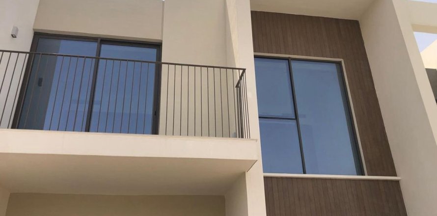 3 bedrooms Villa in Dubai, UAE No. 167804