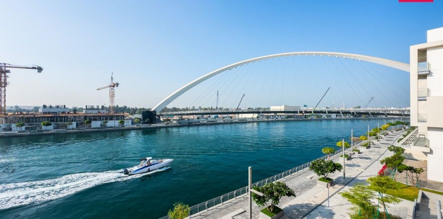 Квартира с 3 спальнями в Аль-Васл, ОАЭ №135480