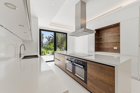 Вилла с 4 спальнями в Jumeirah Islands, ОАЭ №208691 8