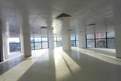 Commercial property de 399m² en Airport Road, UAE No. 79581 3