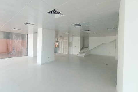Commercial property de 399m² en Airport Road, UAE No. 79581 8