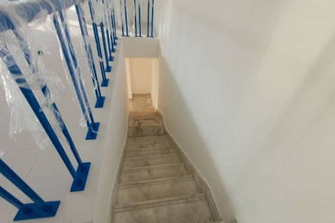 Commercial property de 399m² en Airport Road, UAE No. 79581 11