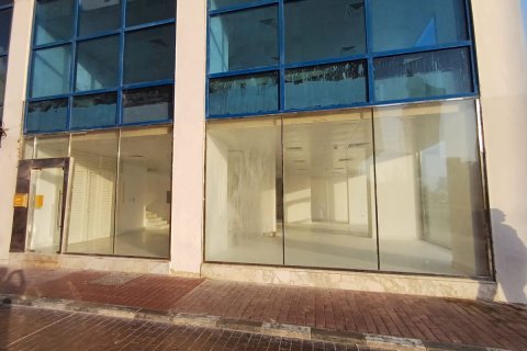 Commercial property de 399m² en Airport Road, UAE No. 79581 4