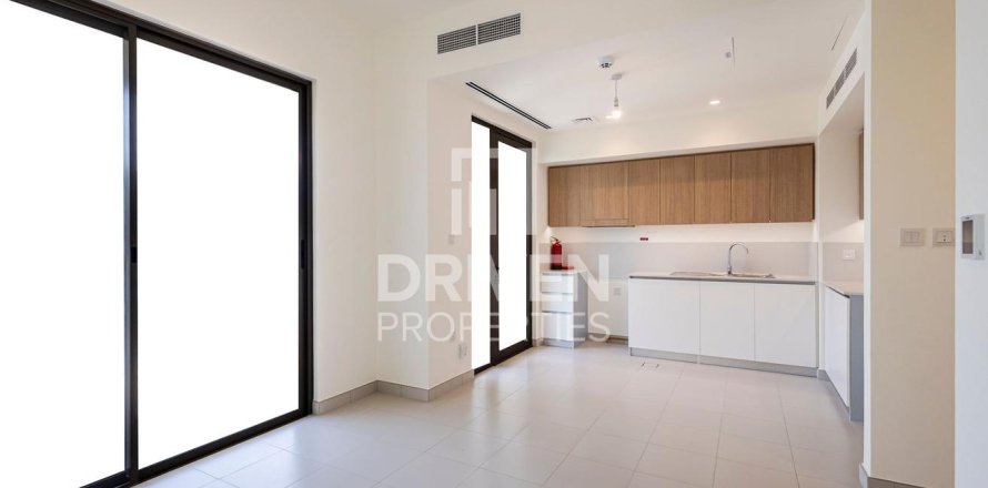 Villa de 3 dormitorios en EMAAR South, UAE No. 137915