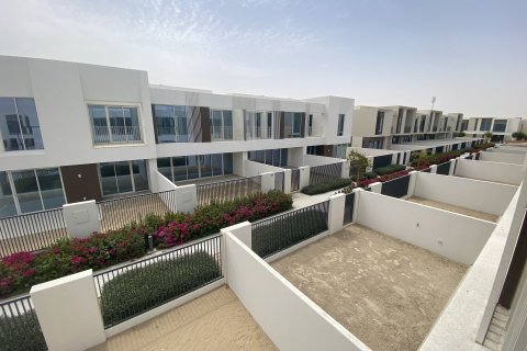 Villa de 4 dormitorios en Nara, UAE No. 173649 3