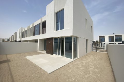 Villa de 4 dormitorios en Nara, UAE No. 173649