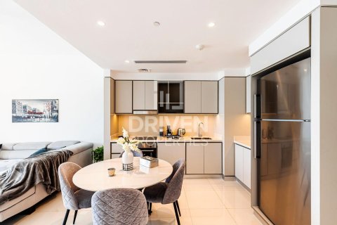 Квартира с 2 спальнями в EMAAR Beachfront, ОАЭ №85274 9