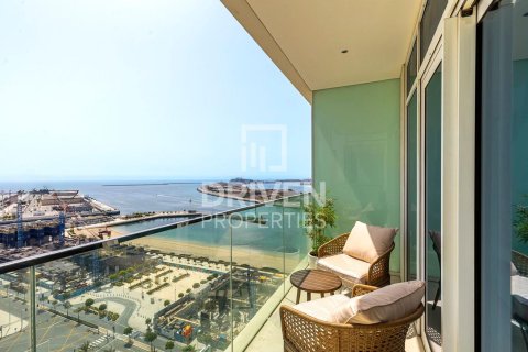 Квартира с 2 спальнями в EMAAR Beachfront, ОАЭ №85274 2