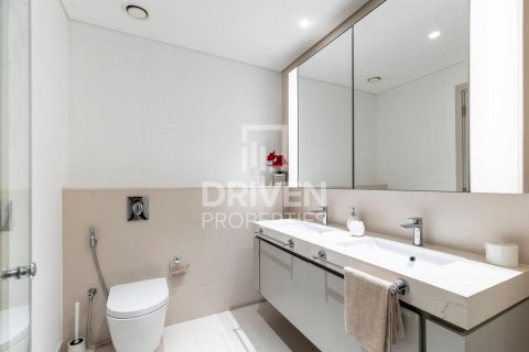 Квартира с 2 спальнями в EMAAR Beachfront, ОАЭ №85274 15