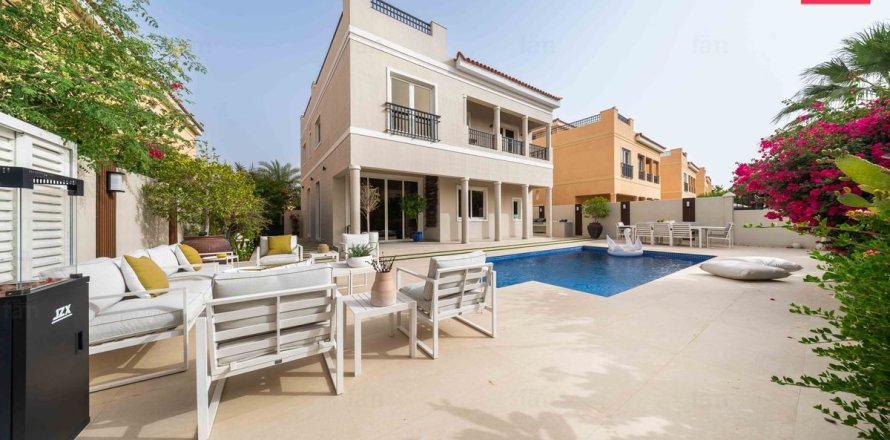 5 bedrooms Villa in Dubai, UAE No. 160966