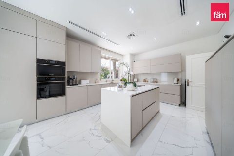 5 bedrooms Villa in Dubai, UAE No. 160966 10