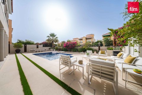 5 bedrooms Villa in Dubai, UAE No. 160966 3