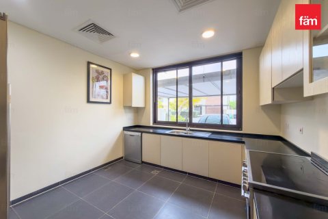 Вилла с 3 спальнями в Дубай, ОАЭ №147801 8