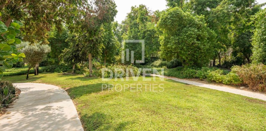 Land de 742m²  No. 121607