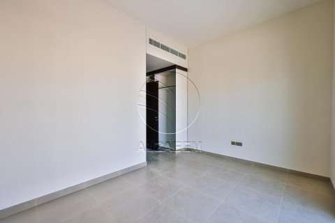 Вилла с 4 спальнями в Халифа-Сити, ОАЭ №89990 3