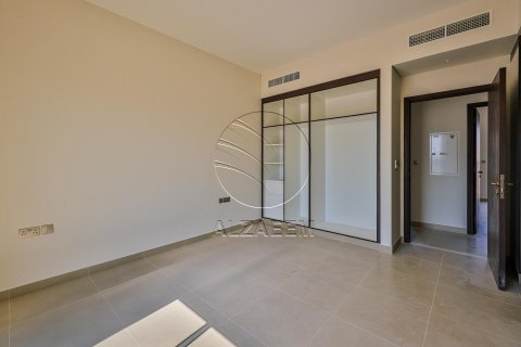 Вилла с 4 спальнями в Халифа-Сити, ОАЭ №89990 10