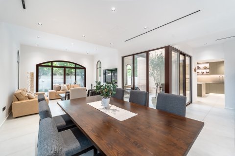 Вилла с 4 спальнями в Мудон, ОАЭ №147172 11