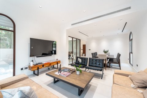 Вилла с 4 спальнями в Мудон, ОАЭ №147172 8