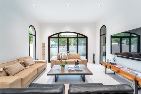 Вилла с 4 спальнями в Мудон, ОАЭ №147172 10