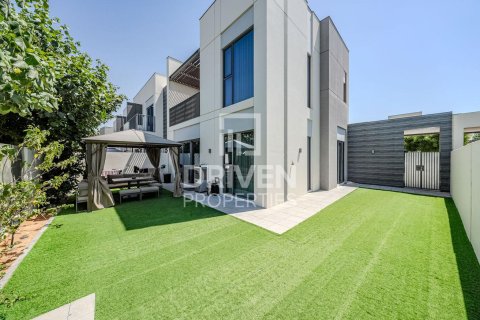 4 غرف نوم فيلا في Sun, الإمارات العربية المتحدة رقم 201810 8