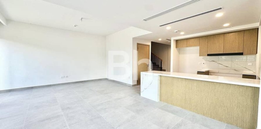 Таунхаус с 4 спальнями в Dubai Land, ОАЭ №87222