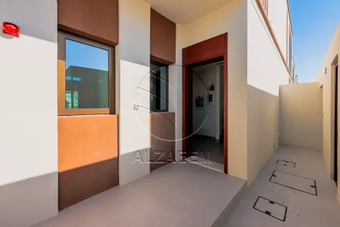2 bedrooms Townhouse in Abu Dhabi, UAE No. 167929 8