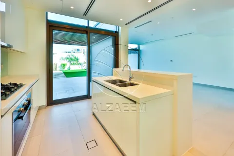 2 bedrooms Townhouse in Abu Dhabi, UAE No. 167929 4