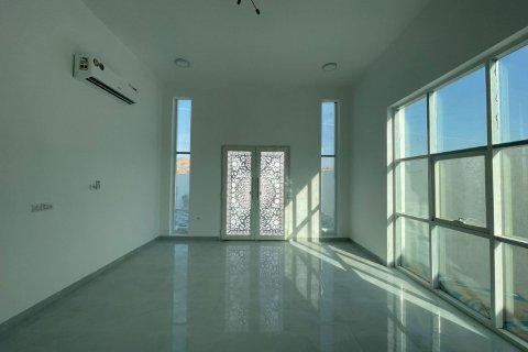 5 bedrooms Villa in Ras Al Khaimah, UAE No. 184223 7