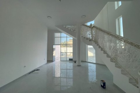 5 bedrooms Villa in Ras Al Khaimah, UAE No. 184223 8