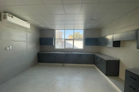5 bedrooms Villa in Ras Al Khaimah, UAE No. 184223 10