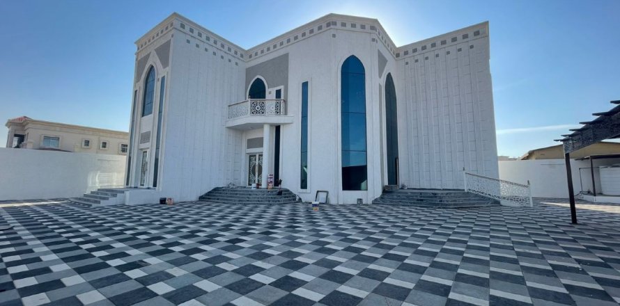 5 bedrooms Villa in Ras Al Khaimah, UAE No. 184223