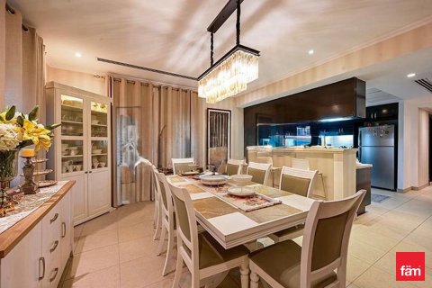 Villa de 3 dormitorios en Dubai, UAE No. 140289 9