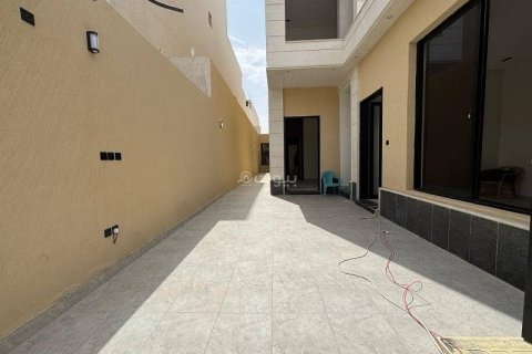 5 bedrooms Apartment in Riyadh, Saudi Arabia No. 99675 3
