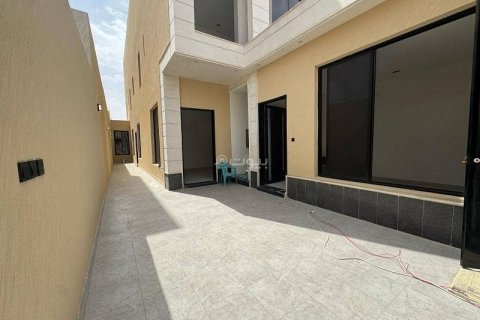 5 bedrooms Apartment in Riyadh, Saudi Arabia No. 99675 4