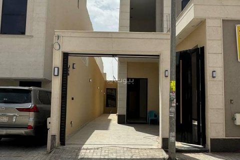 5 bedrooms Apartment in Riyadh, Saudi Arabia No. 99675 2