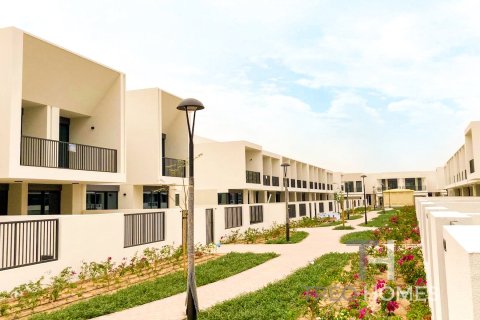 3 bedrooms Townhouse in Town Square, UAE No. 73940 1
