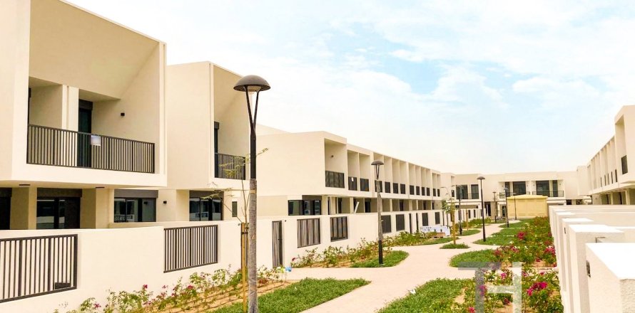 3 bedrooms Townhouse in Town Square, UAE No. 73940