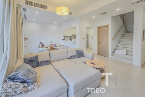 3 bedrooms Villa in Dubai, UAE No. 73938 2