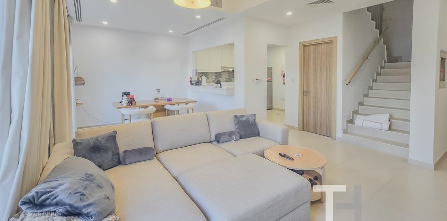 3 bedrooms Villa in Dubai, UAE No. 73938