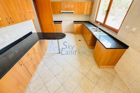 Villa de 4 dormitorios No. 125556 11