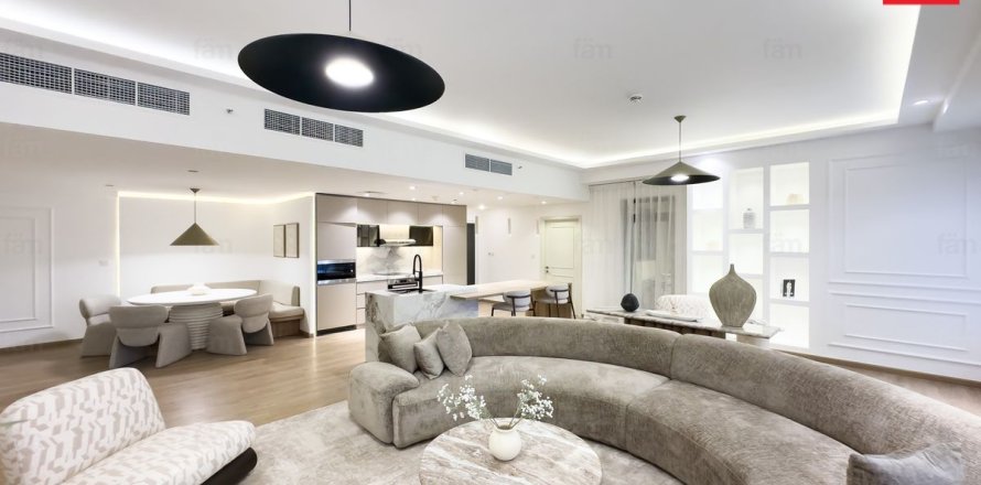 Apartment de 4 dormitorios en Dubai, UAE No. 132160