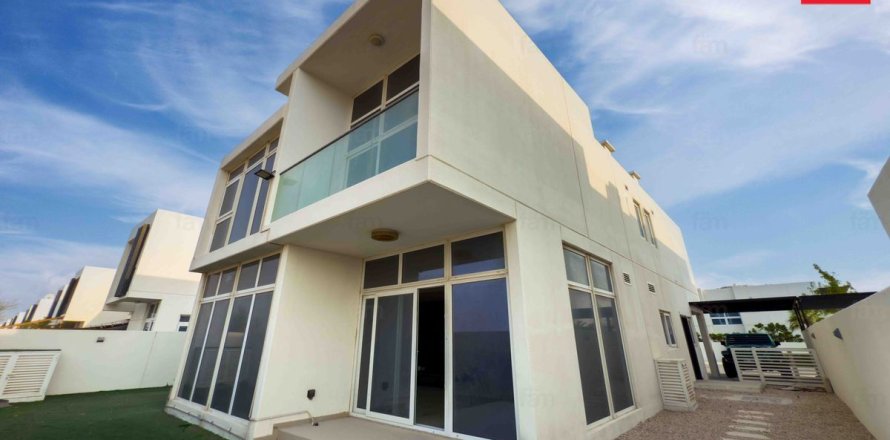 6 bedrooms Townhouse  No. 112155